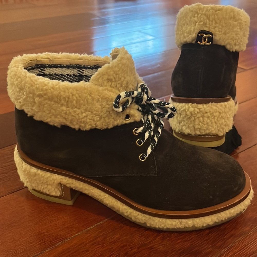 Chanel | Shearling Suede Calfskin Womens Lace Up Ankle Boots 35.5 Dark Brown
